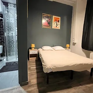 Le Globe Hostel Párizs